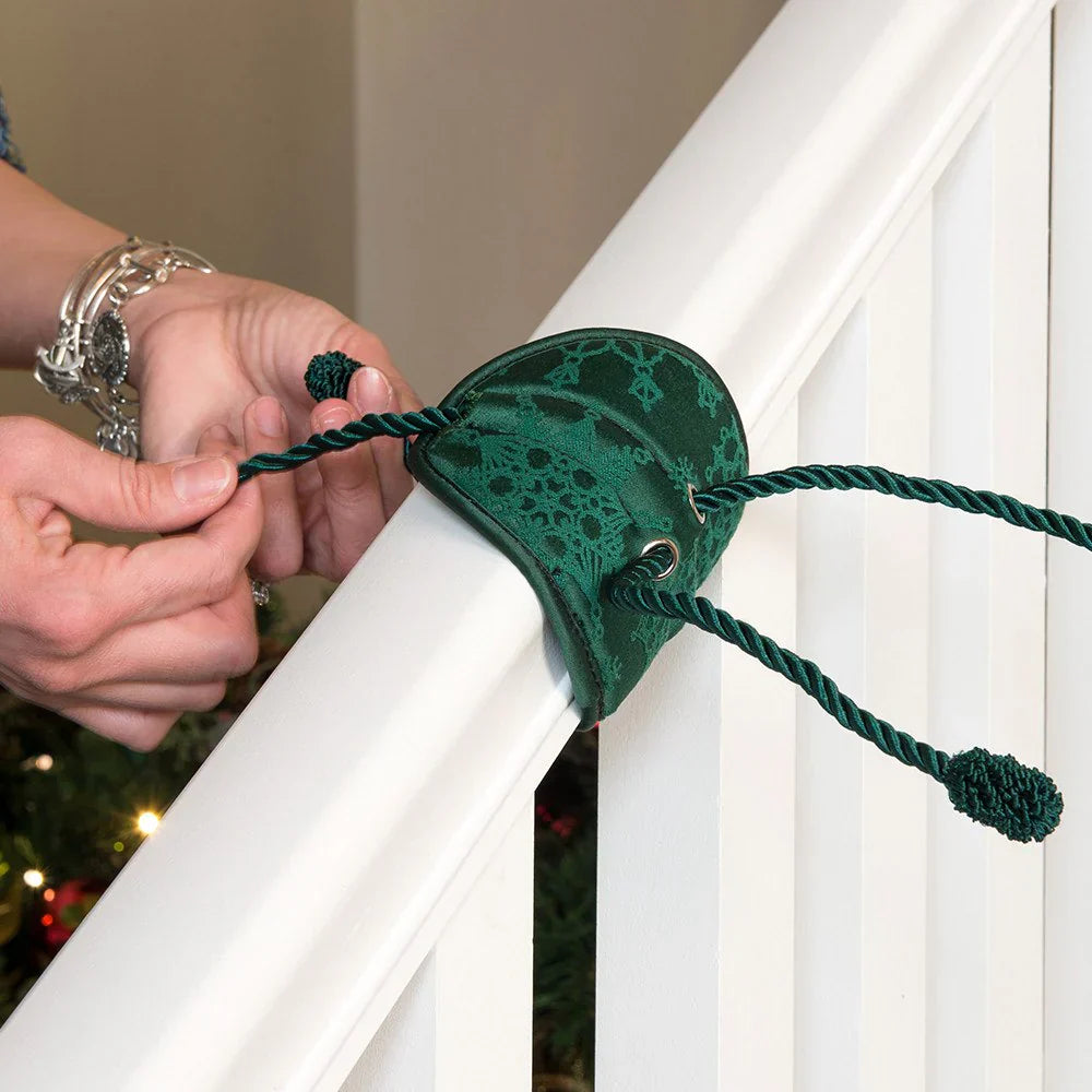 Legami per ghirlande sicuri ed eleganti per ringhiere natalizie